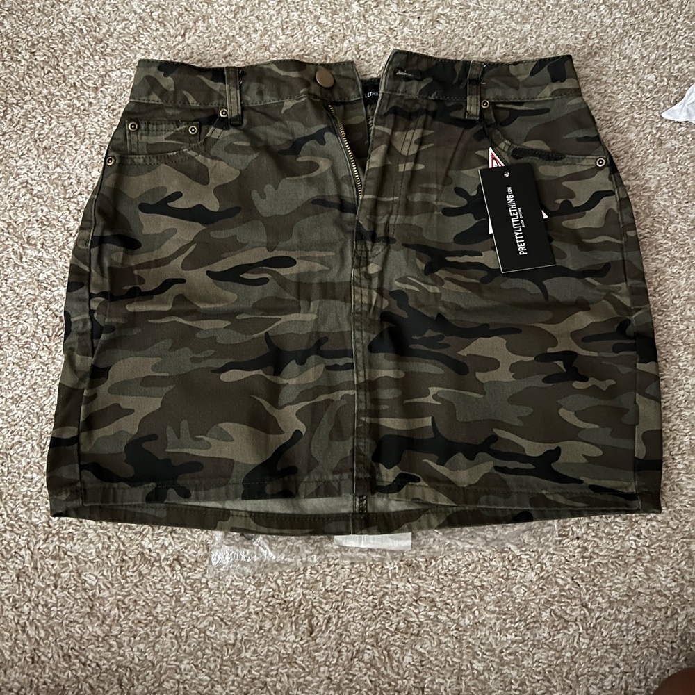 Prettylittlething camo skirt